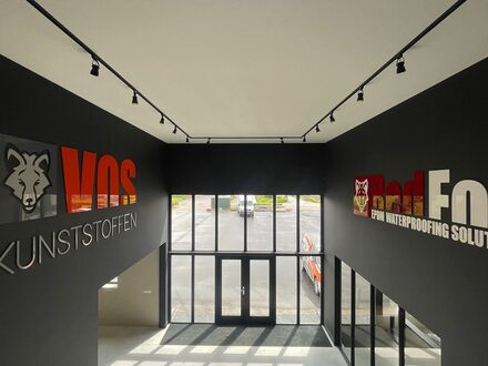 Onze logo's gelaserd uit gekleurd acrylaat